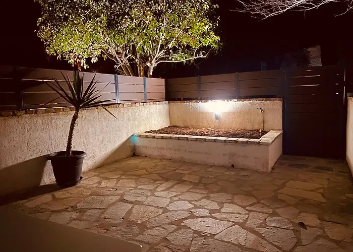 Louvros Luxury דירה דאסיה