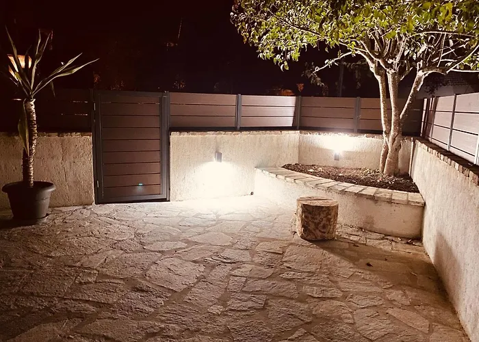 Louvros Luxury Δασιά